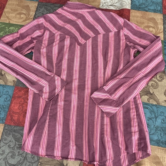 Wrangler Western Style Pearl Snap Striped Button-Up Shirt Women's Size Medium. - Picture 9 of 10